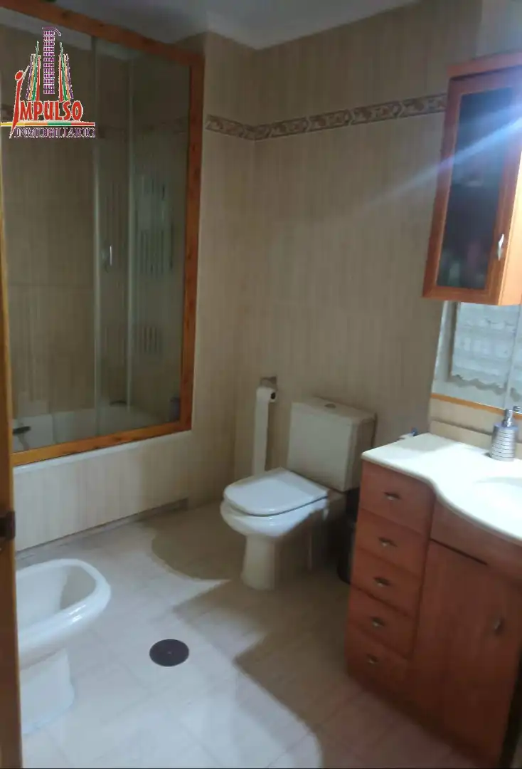 Baño de Piso en venta en Albacete con Calefacción, Trastero y Balcón
