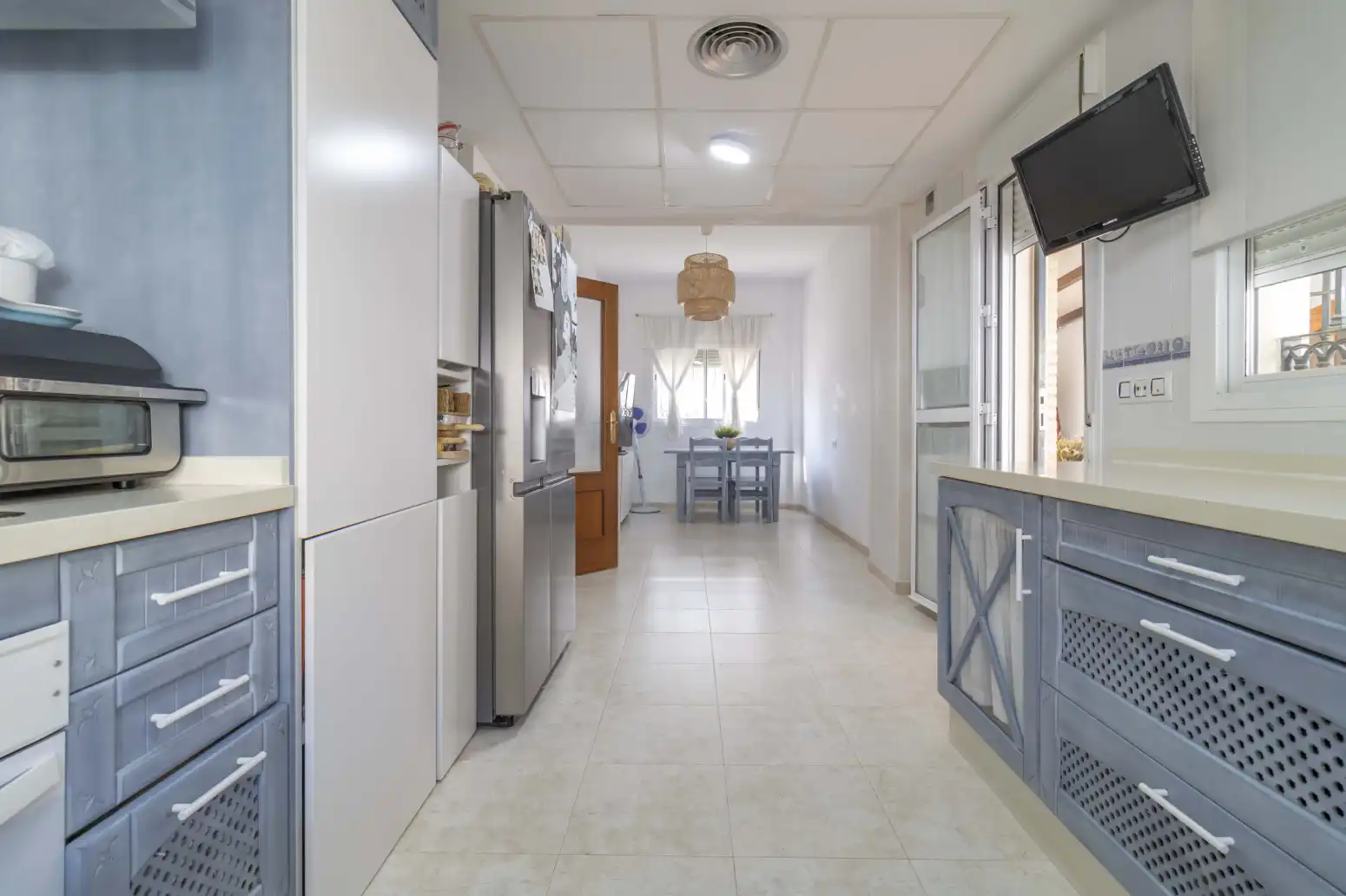 Cuina de Casa adosada en venda en Gines amb Aire condicionat, Jardí privat i Terrassa