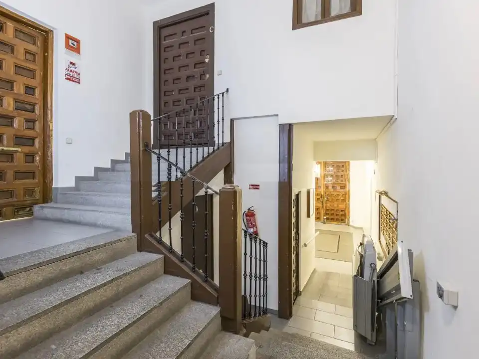 Flat with lift for sale in libertad 15