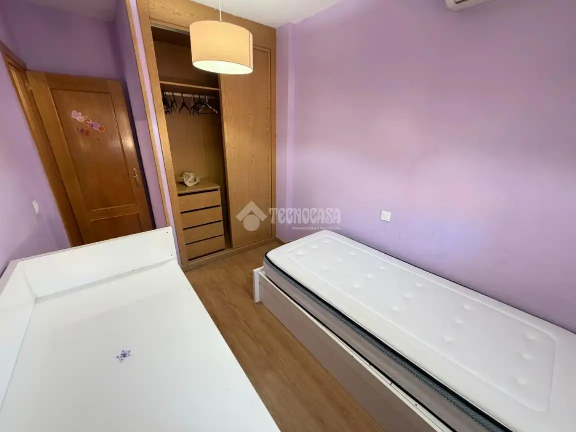 Dormitori de Casa adosada de lloguer en Daganzo de Arriba amb Aire condicionat, Calefacció i Parquet