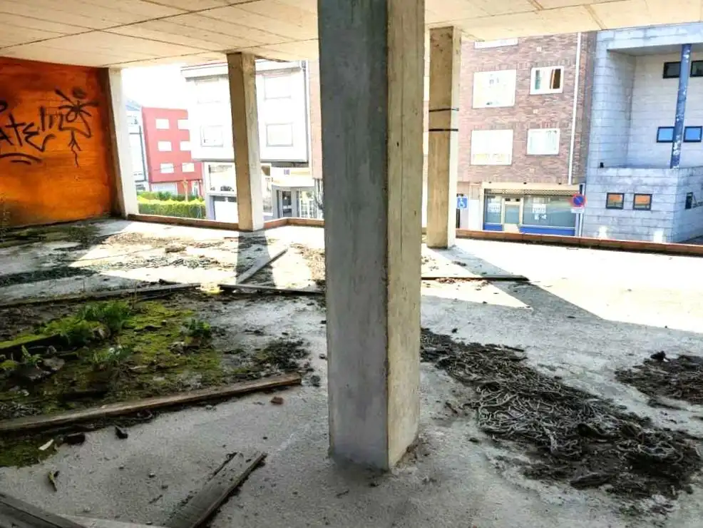 Gebäude zum Verkauf in Travesía de Meicende, 51, Pastoriza