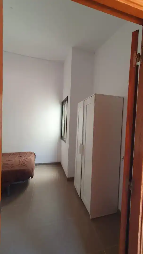 Dormitori de Apartament per a compartir en Tortosa amb Moblat, Forn i Rentadora