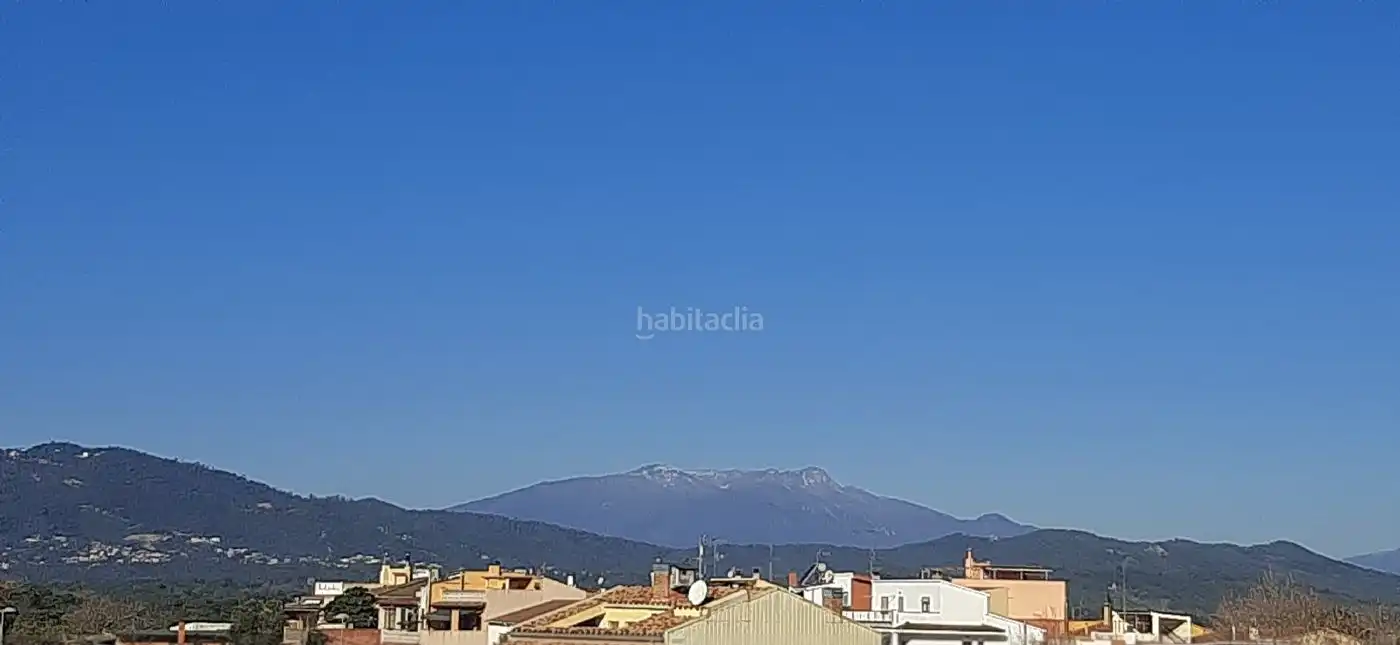 Casa con jardín en venta en Carrer Joaquim Ruyra 6