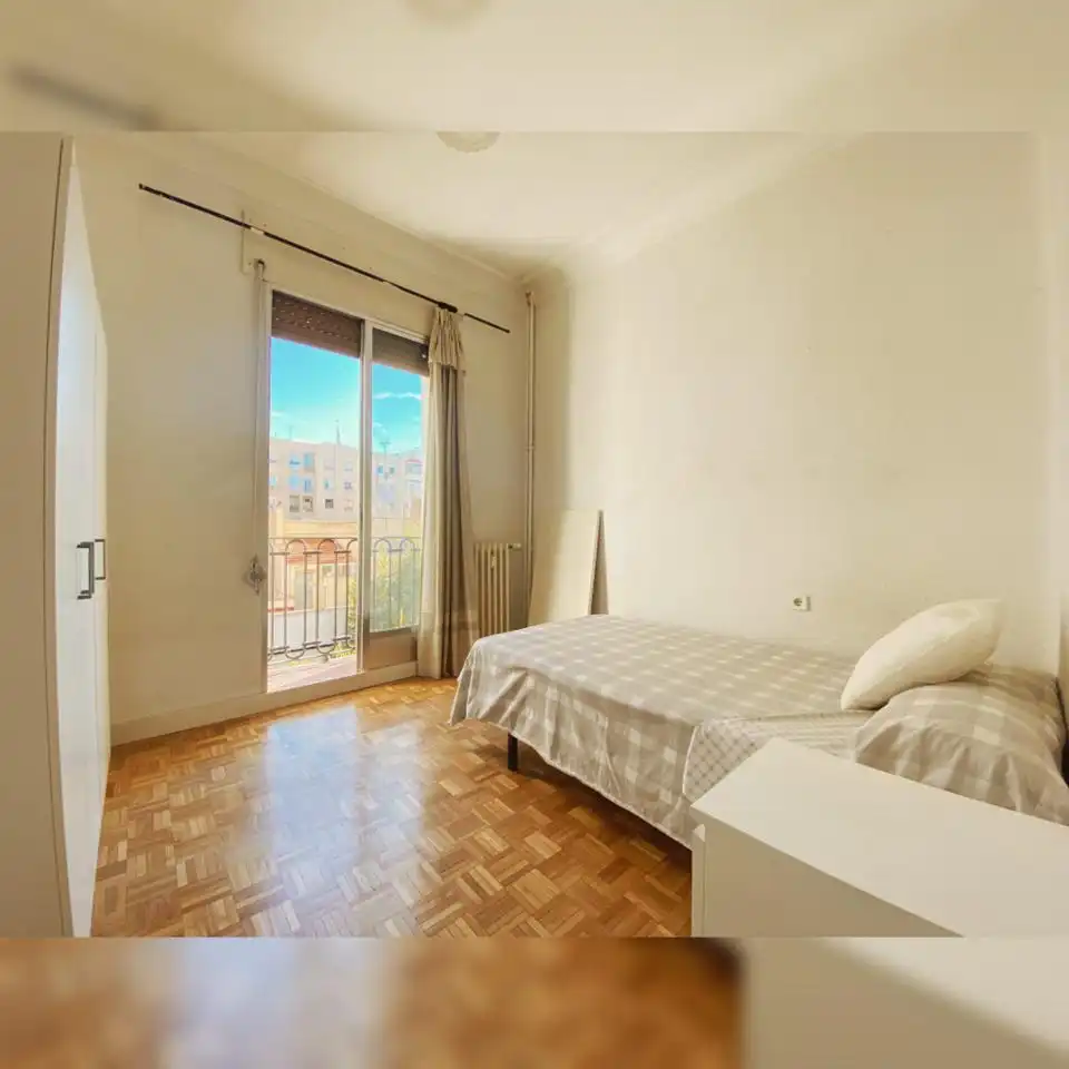 Habitación de Piso de alquiler en Madrid con Calefacción, Terraza y Amueblado