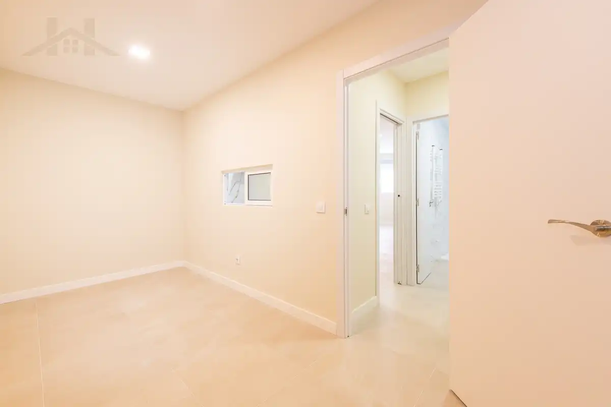 Piso en venta en Fuenlabrada con Aire acondicionado y Horno
