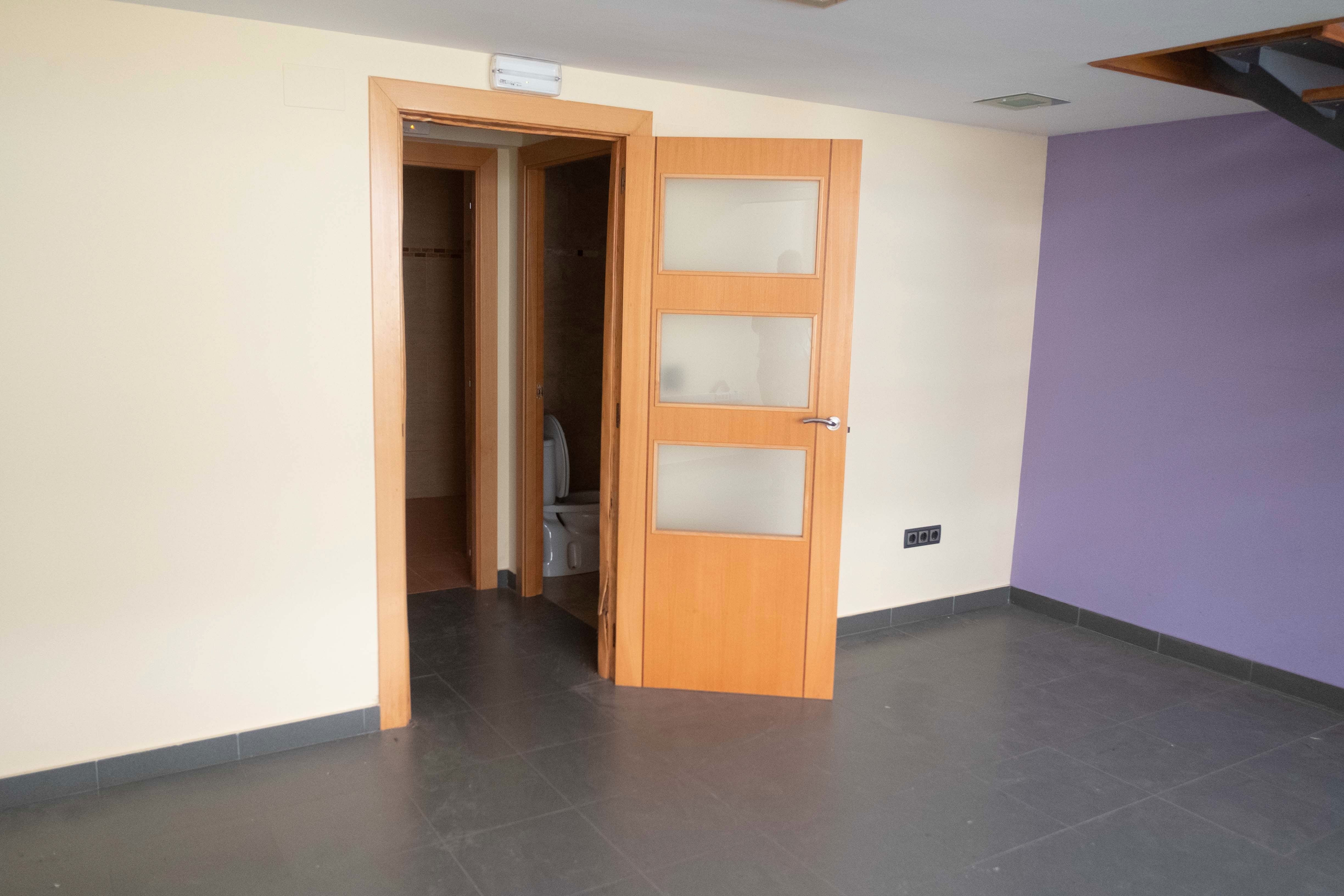 Premises for sale in Zamora Capital   with Air Conditioner