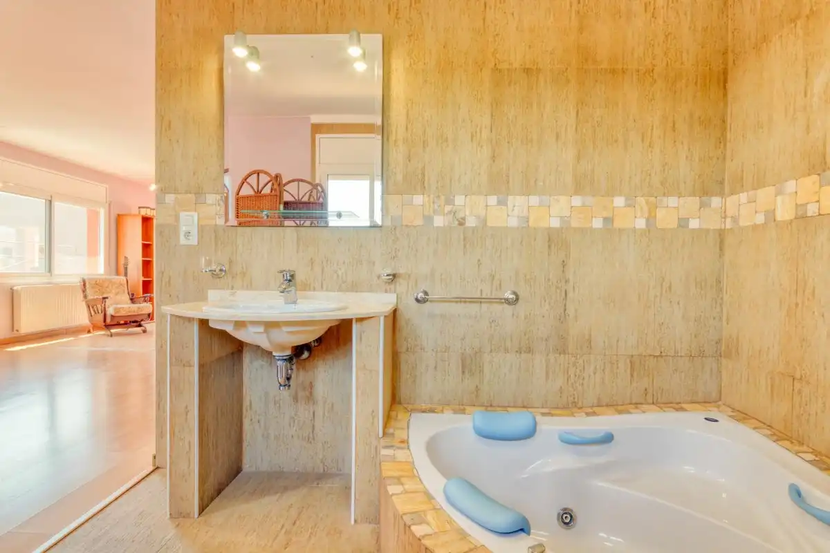 Bathroom of Houses for sale in Llers  with Air Conditioner, Heating and Private garden