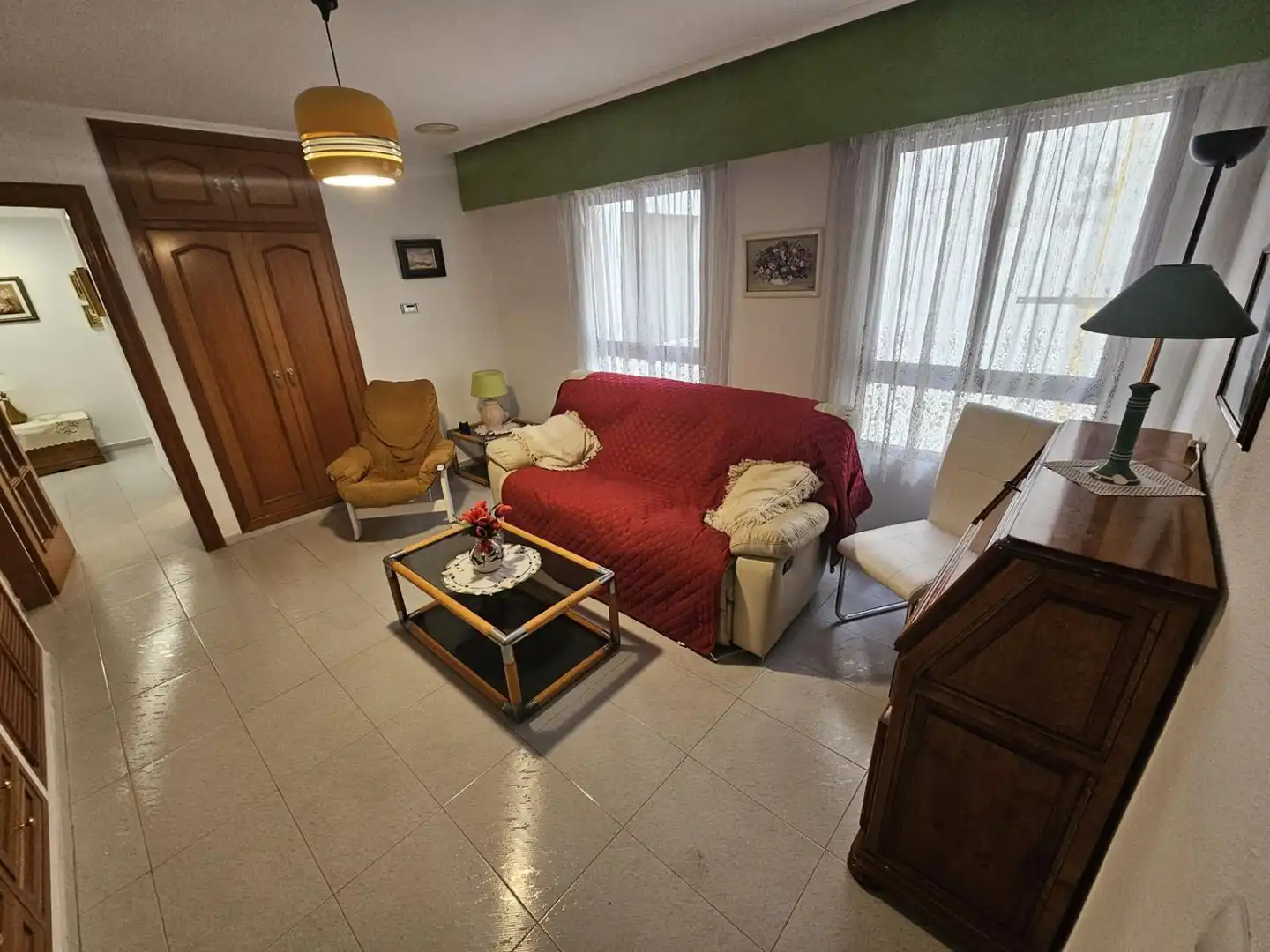 Sala d'estar de Pis en venda en Castellón de la Plana / Castelló de la Plana amb Calefacció, Moblat i Balcó