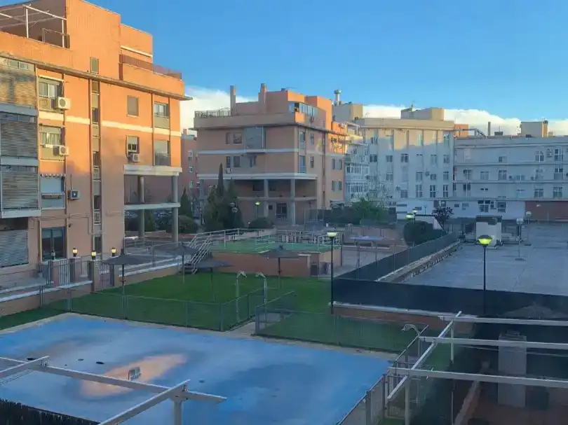 Vista exterior de Pis per a compartir en Fresnos I y II