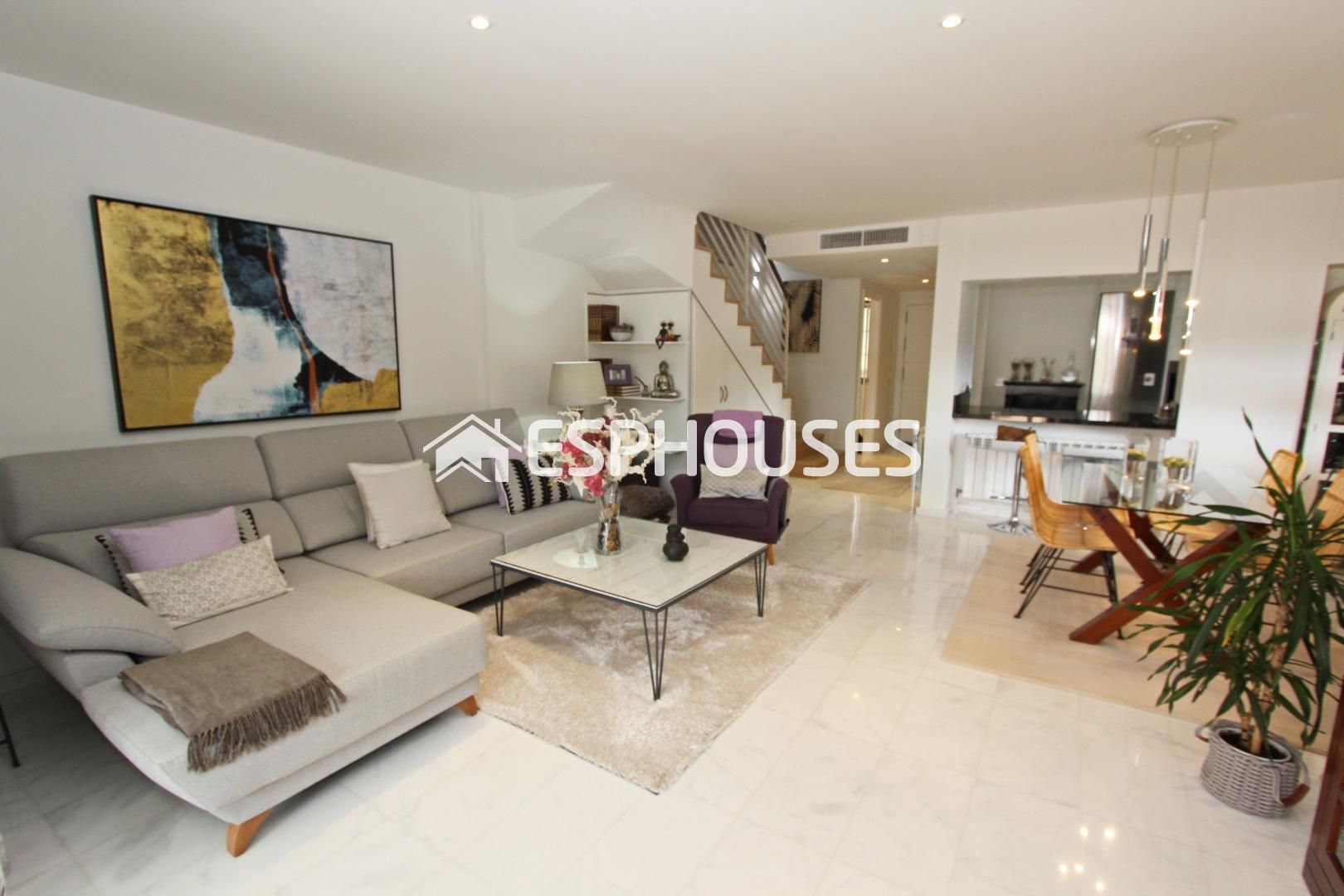 Living room of House or chalet for sale in Finestrat  with Air Conditioner, Heating and Balcony