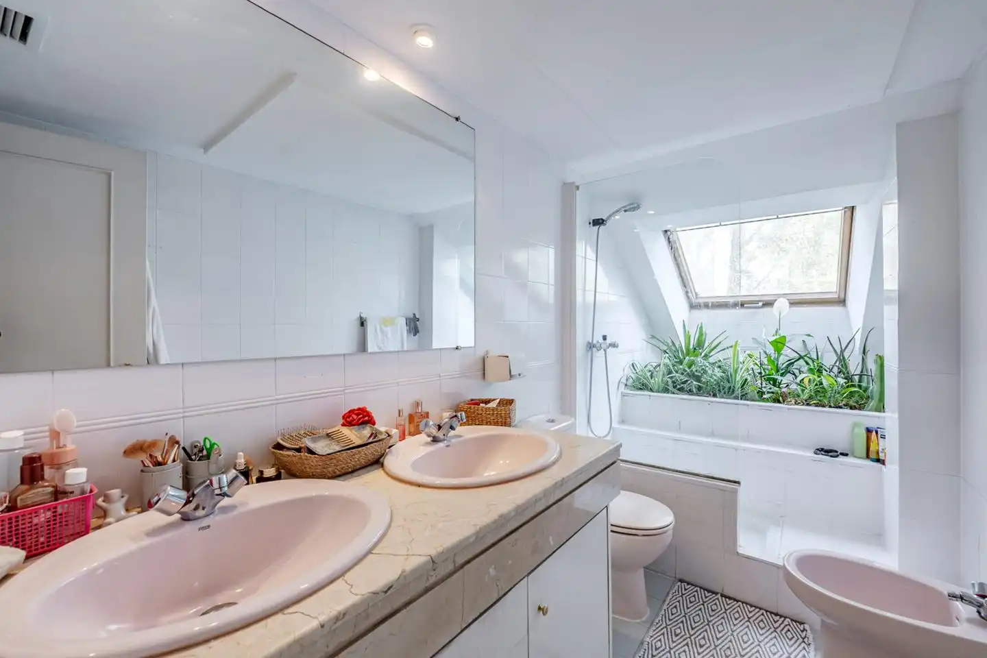 Baño de Casa adosada en venta en Madrid con Calefacción, Jardín privado y Piscina