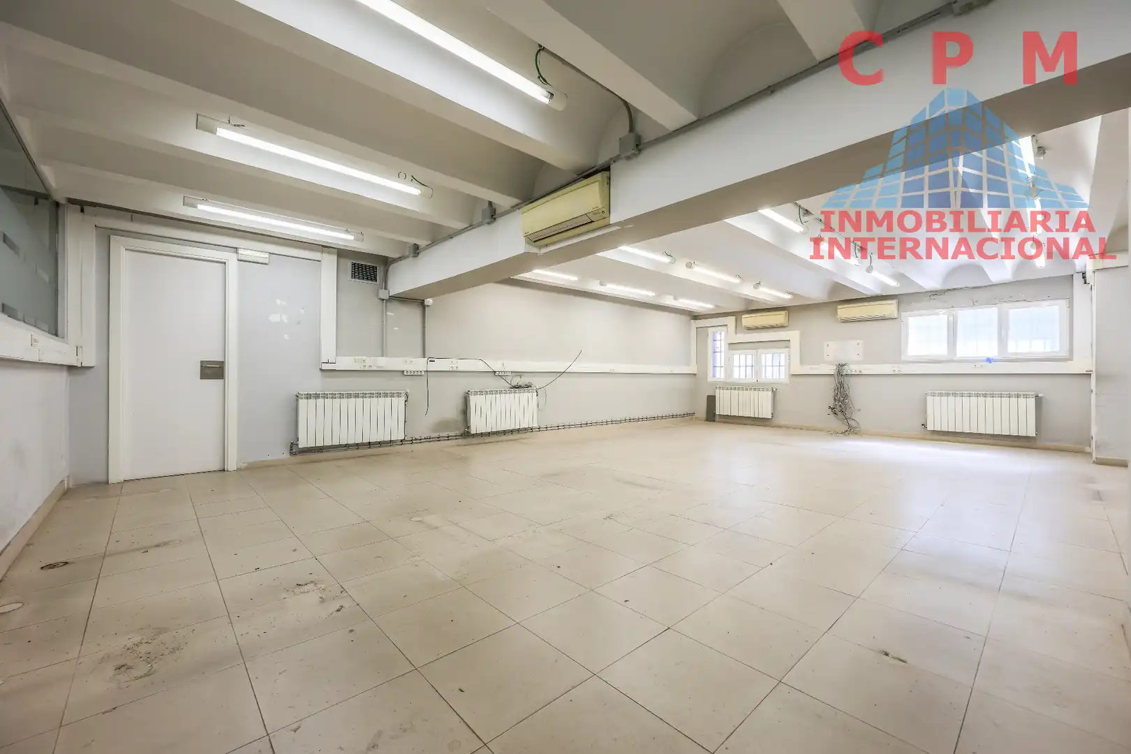 Local de lloguer en Madrid amb Parquet, Internet i Alarma
