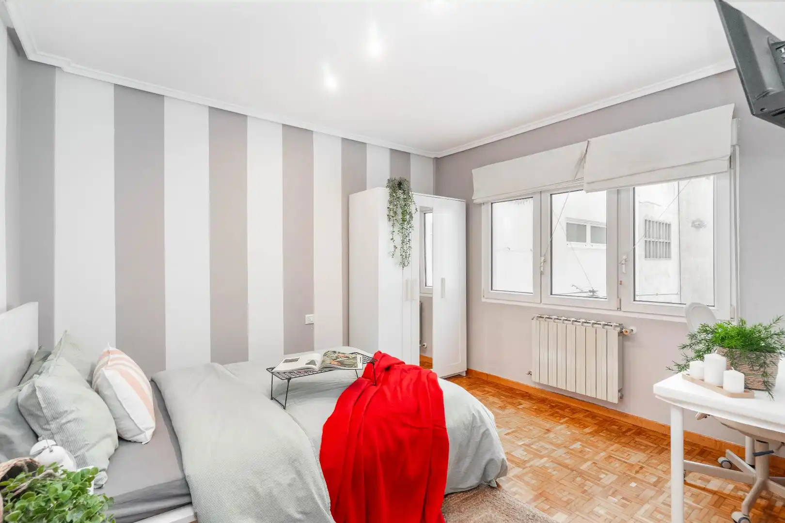 Bedroom of Flat for sale in Oviedo   with Heating and Furnished