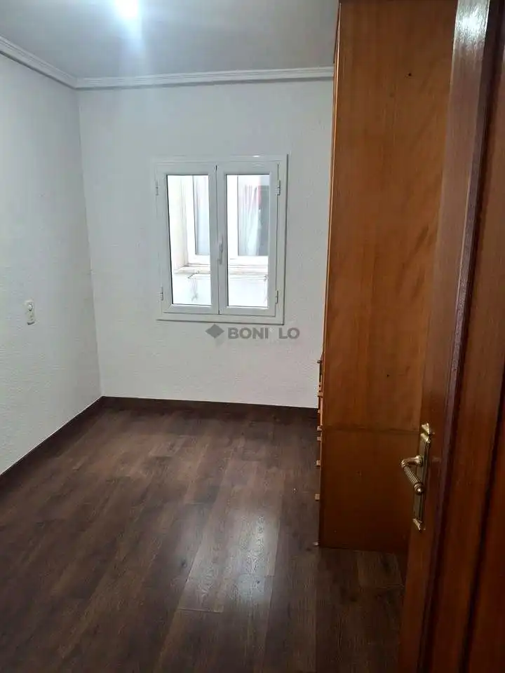 Flat for rent in San Antonio, Alfambra