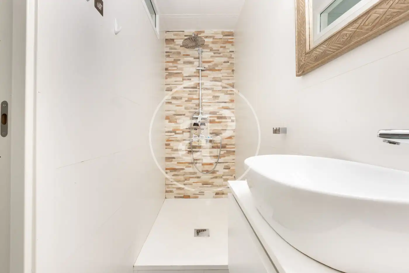 Bathroom of Flat for sale in Valencia  with Air Conditioner, Heating and Terrace