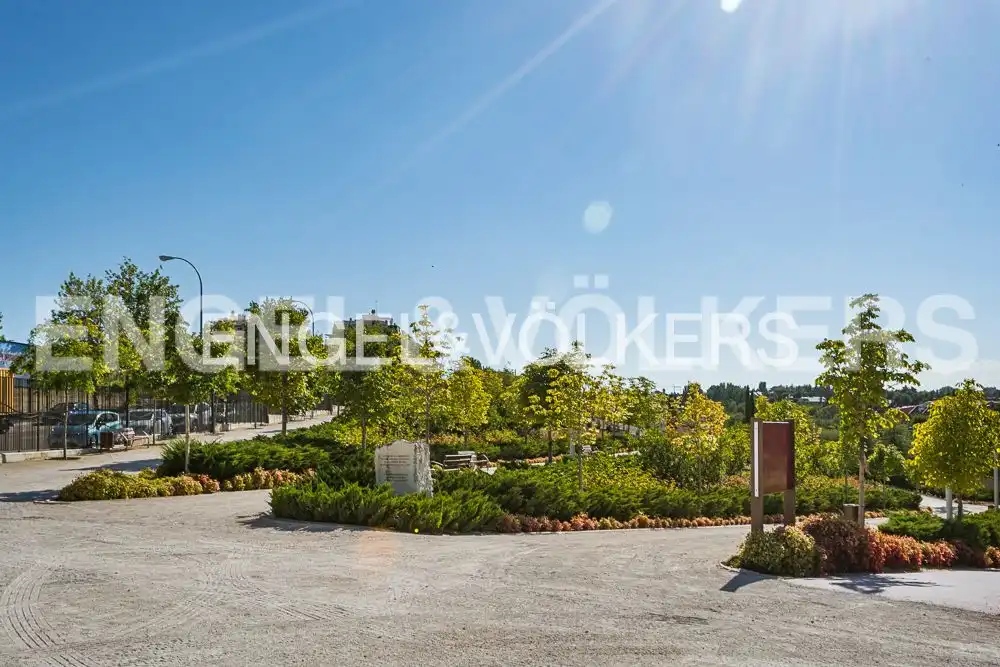 Flat for rent in Madrid  with Heating, Private garden and Parquet flooring