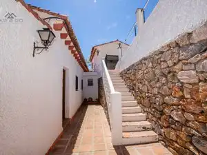 Vista exterior de Casa o xalet de lloguer en Almuñécar amb Aire condicionat, Jardí privat i Terrassa