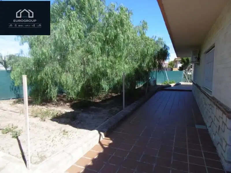 Chalet con piscina en venta en Urbanizaciones, imagen 5