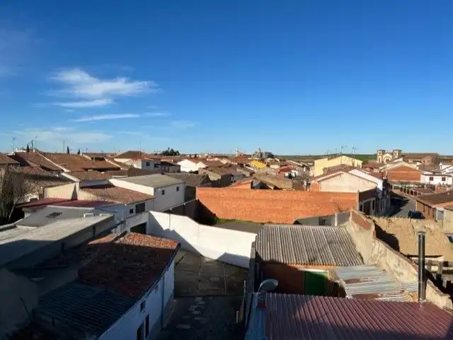 Vista exterior de Edificio en venta en Nava del Rey