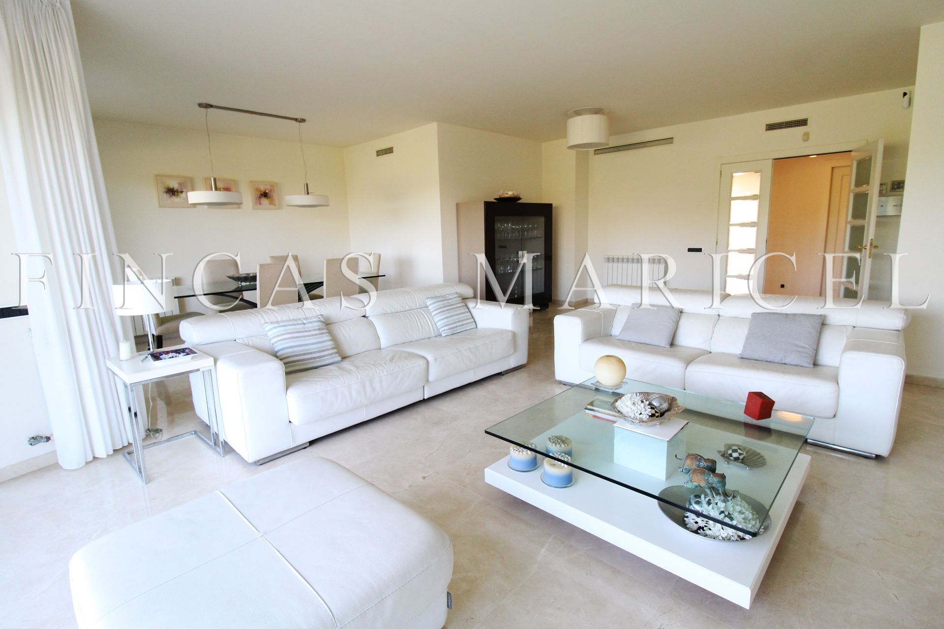 Sala d'estar de Pis de lloguer en Sitges amb Aire condicionat, Calefacció i Terrassa