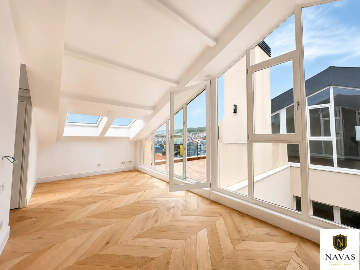 Balcony of Attic for sale in Vigo   with Air Conditioner, Heating and Parquet flooring