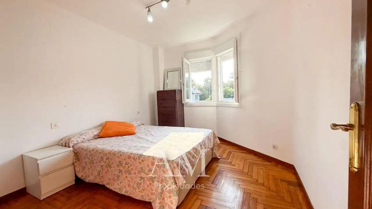 Dormitori de Dúplex en venda en Nigrán amb Terrassa, Traster i Moblat