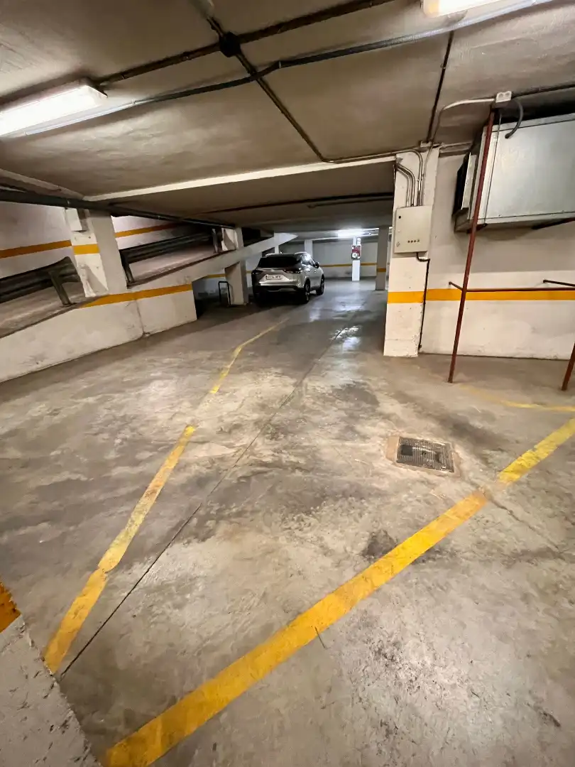 Doppelparkplatz mit Aufzug zur Miete in Calle del Cardenal González de Mendoza 8