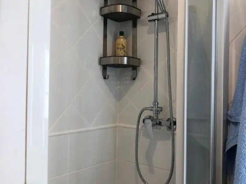 Badezimmer von Wohnungen zur Miete in  Madrid Capital mit Klimaanlage