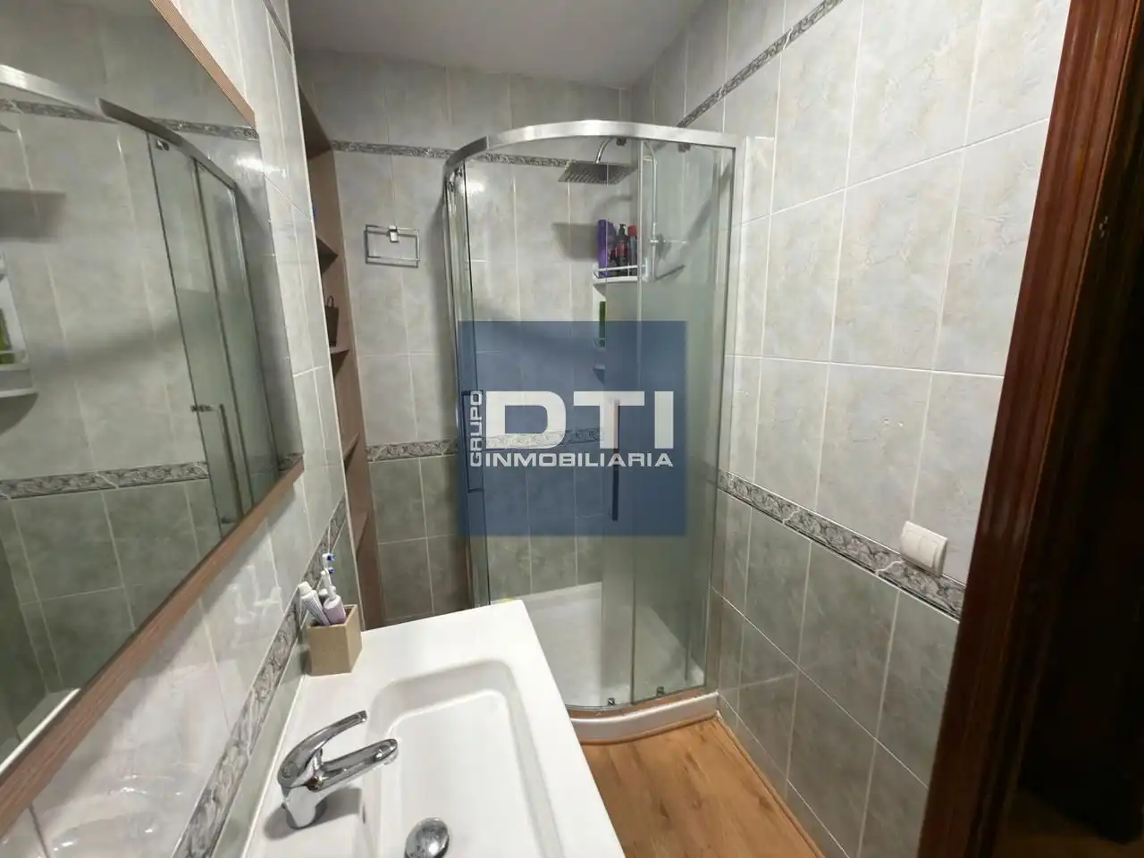 Bany de Pis en venda en Huelva amb Aire condicionat i Moblat
