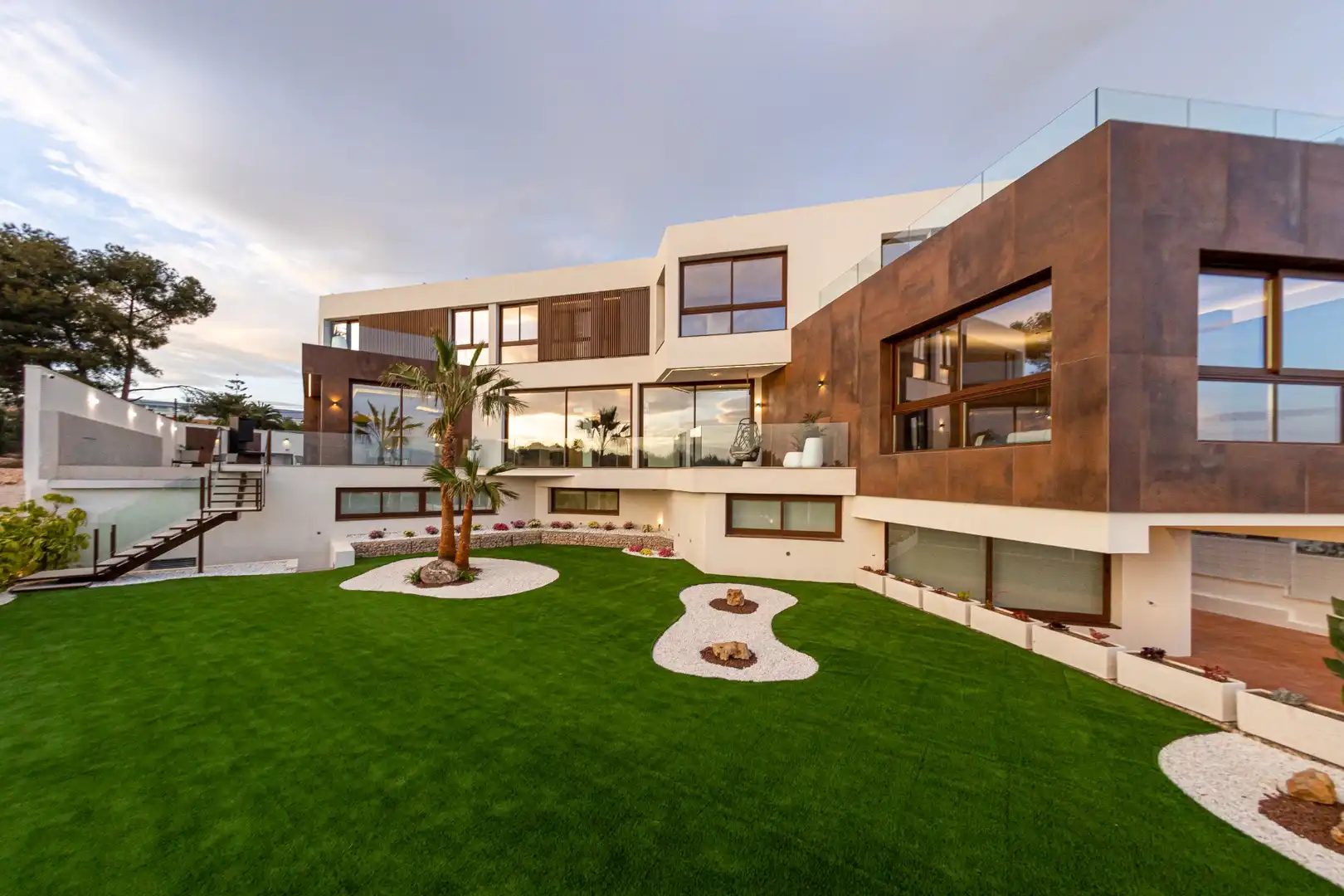 Vista exterior de Casa o xalet en venda en Benidorm amb Piscina