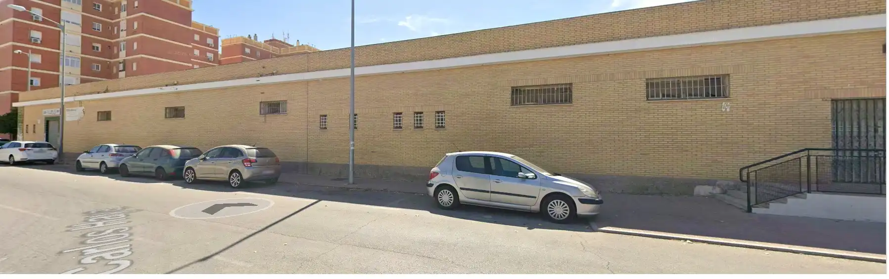 Vista exterior de Local en venta en Utrera