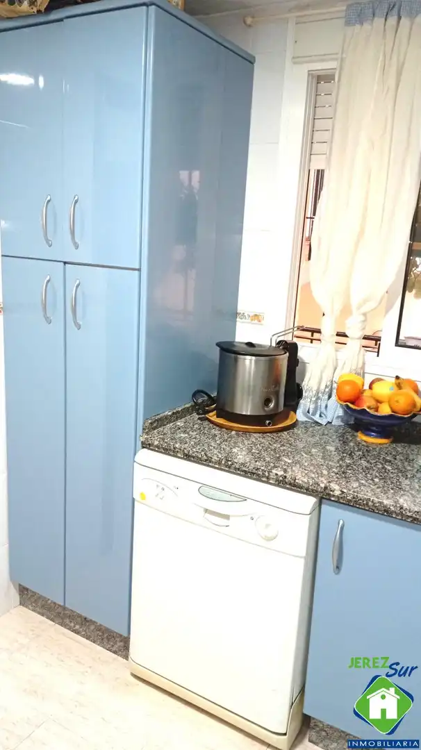 Kitchen of Flat for sale in Jerez de la Frontera  with Air Conditioner and Storage room