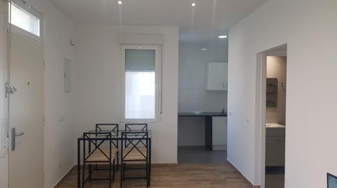 Foto 4 de Apartamento de alquiler en Calle de Uruguay, La Espinilla - Parque Blanco, Madrid