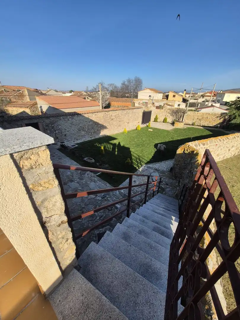 Jardí de Casa o xalet de lloguer en Gemuño amb Calefacció, Jardí privat i Terrassa