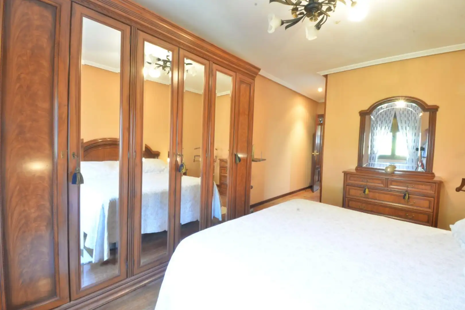 Habitación de Casa o chalet en venta en Oviedo  con Calefacción