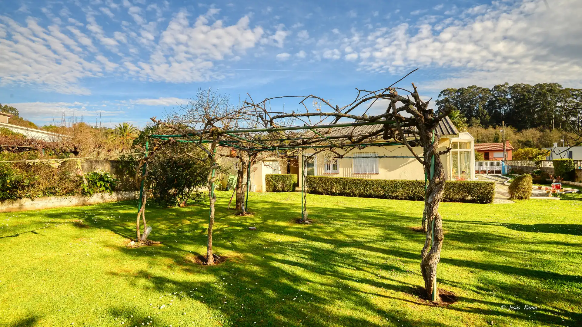 Jardí de Casa o xalet en venda en Oleiros amb Jardí privat, Traster i Moblat