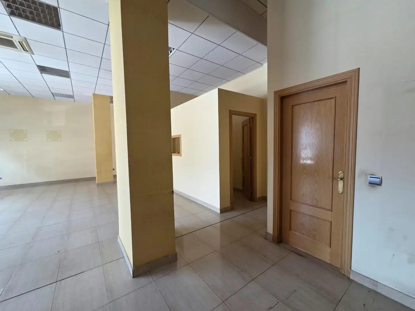 Local en venta en Olesa de Montserrat con Aire acondicionado