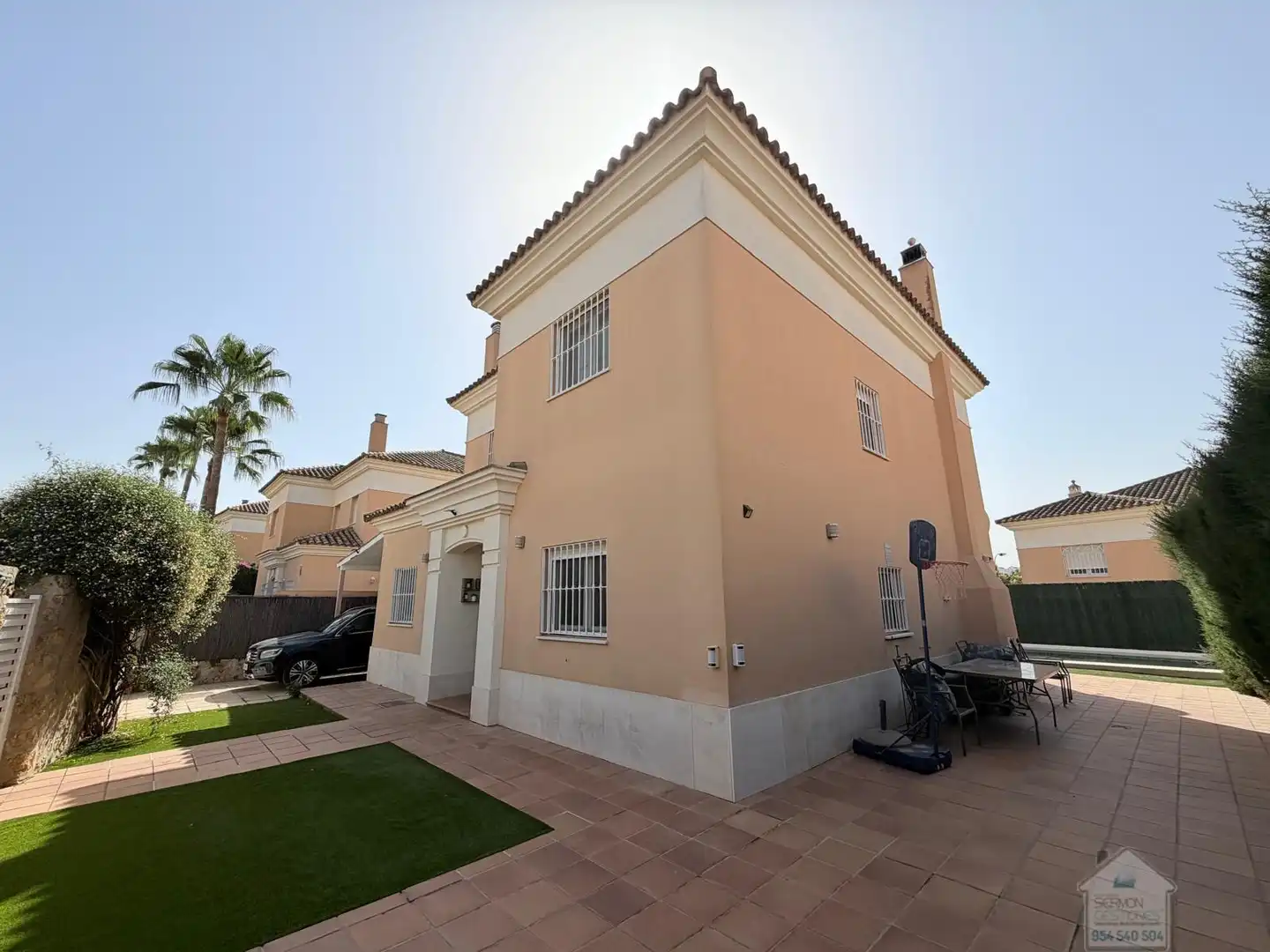 Vista exterior de Casa o chalet en venta en Montequinto con Aire acondicionado, Terraza y Trastero
