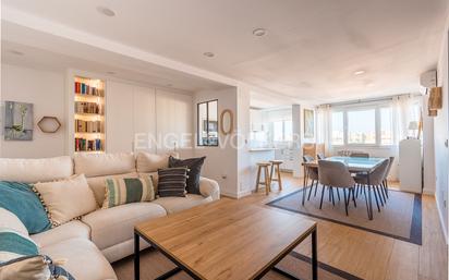 Sala d'estar de Apartament en venda en  Sevilla Capital amb Aire condicionat