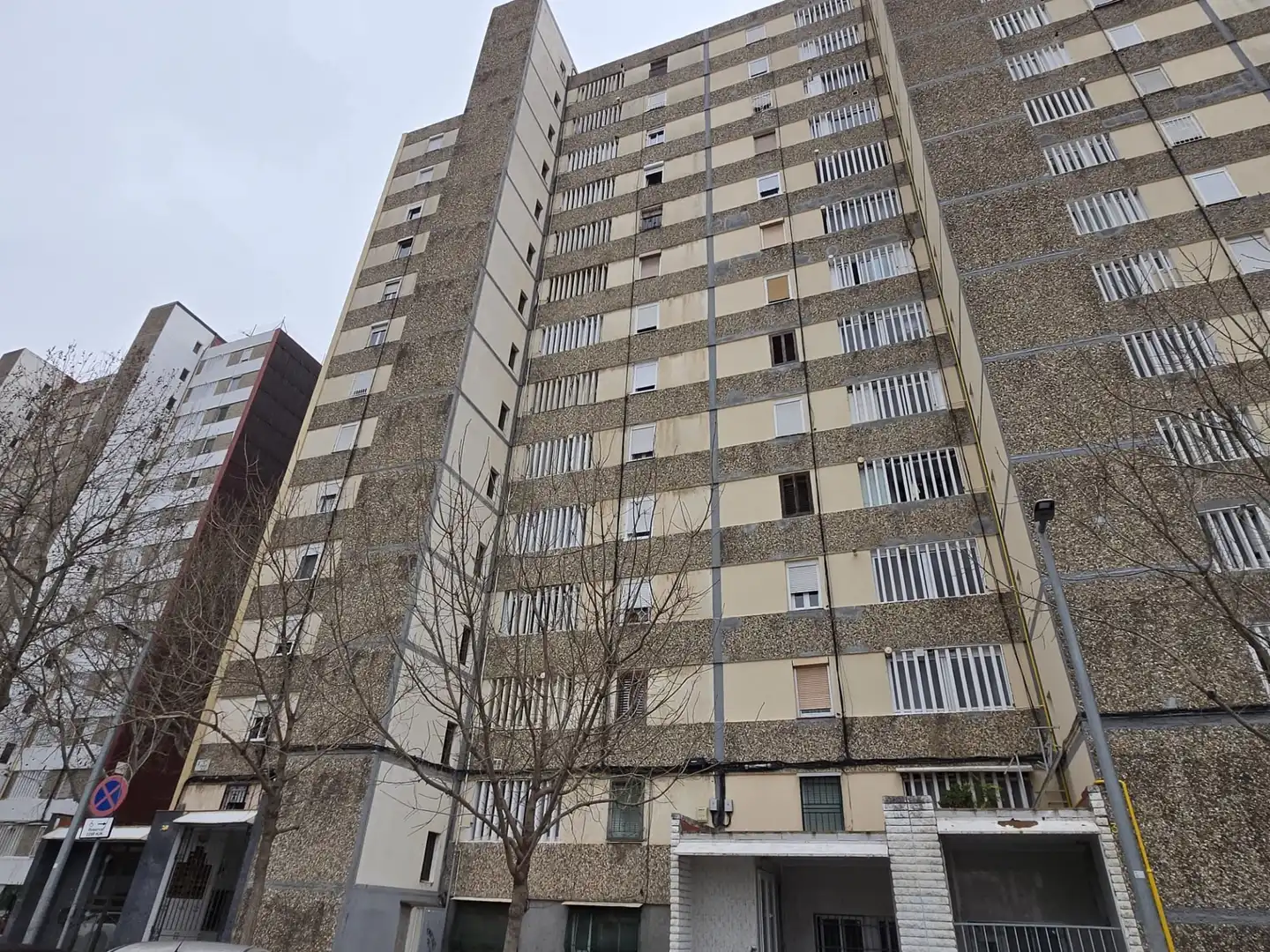 Exterior view of Flat for sale in L'Hospitalet de Llobregat  with Oven, Balcony and Alarm