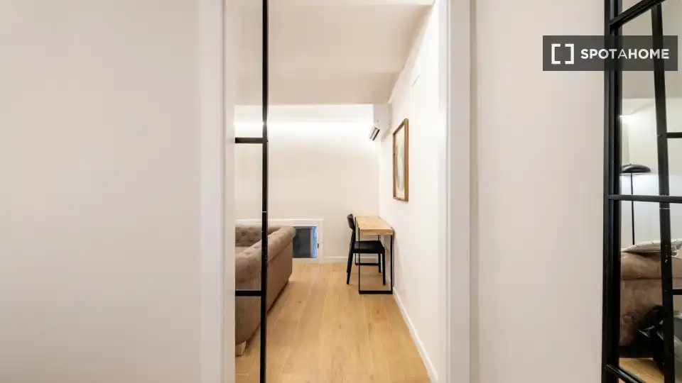 Room in Sants-Badal