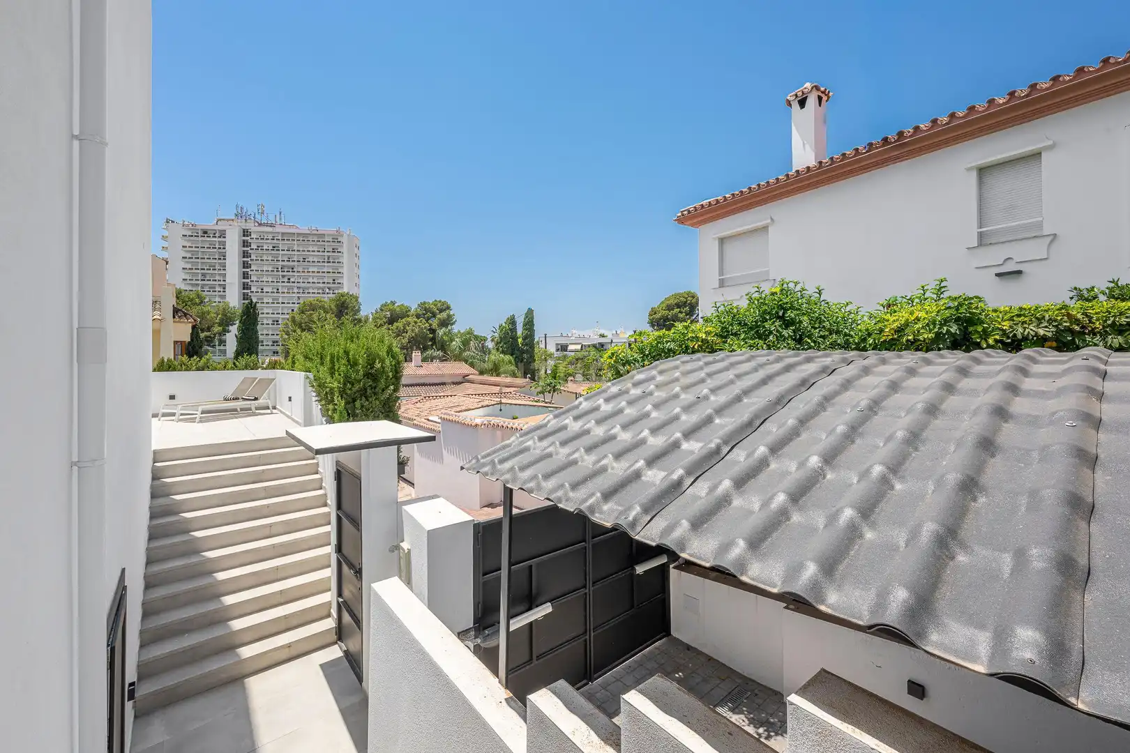 Terrasse von Haus oder Chalet zum Verkauf in Marbella mit Klimaanlage, Privatgarten und Abstellraum