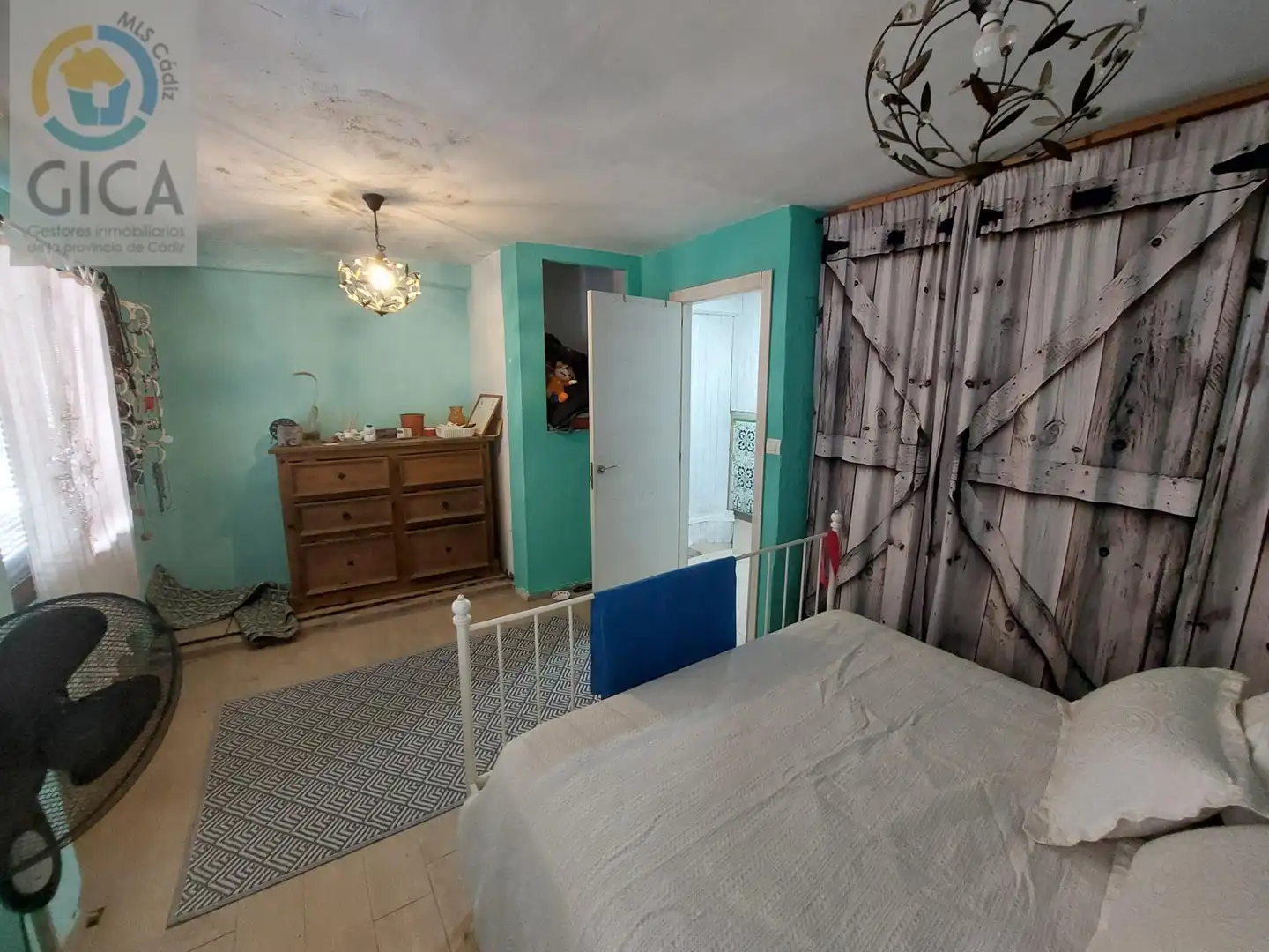 Dormitori de Casa o xalet en venda en Algeciras amb Terrassa