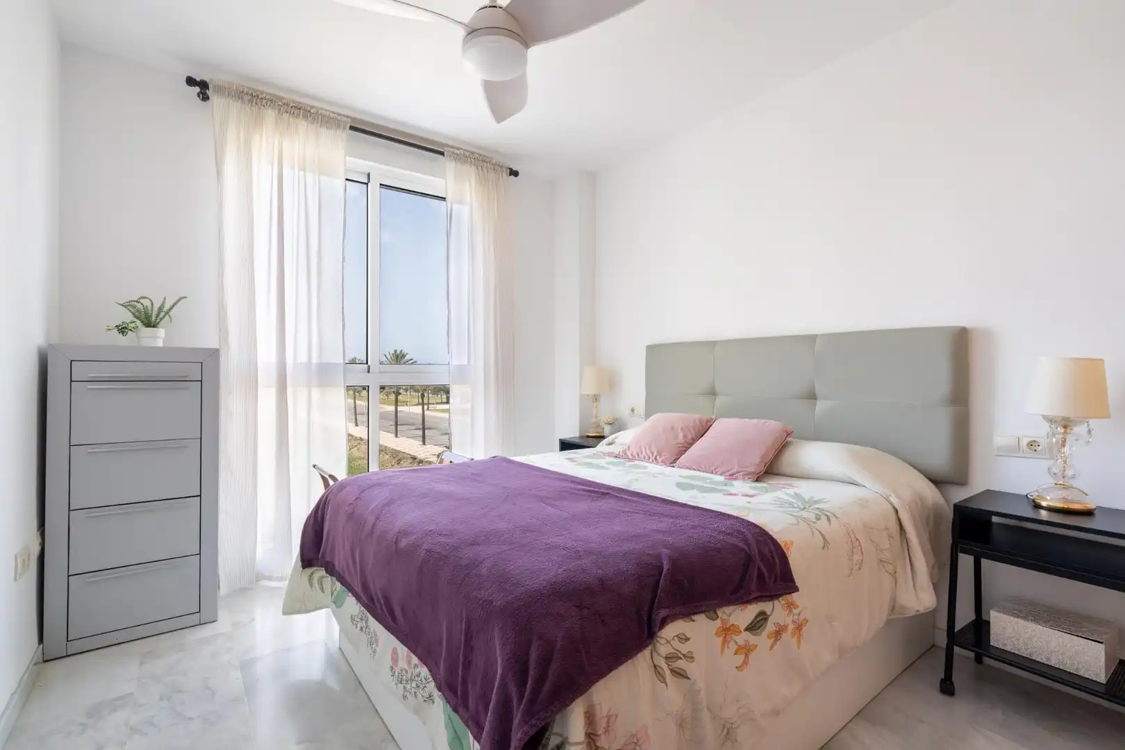 Dormitori de Apartament en venda en Roquetas de Mar amb Aire condicionat, Calefacció i Jardí privat