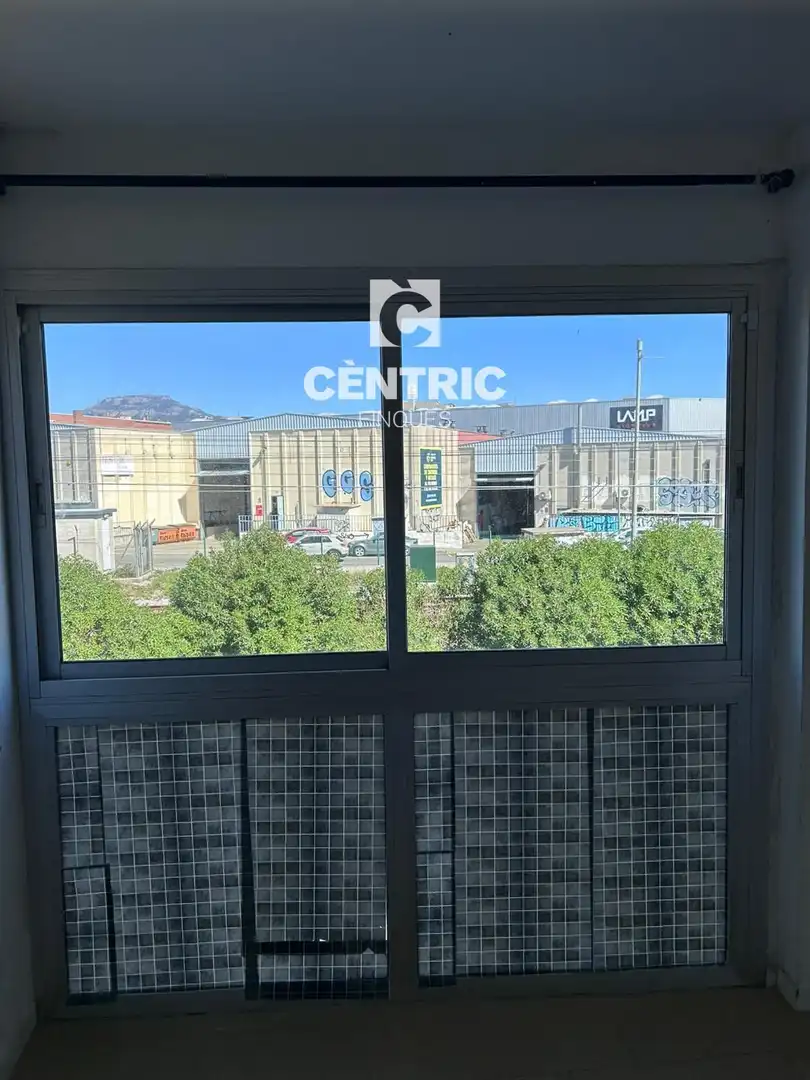 Vista exterior de Piso en venta en Terrassa