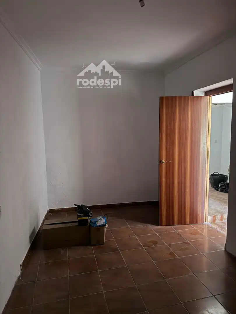 Habitación de Casa adosada en venta en Villardondiego con Terraza, Trastero y Amueblado