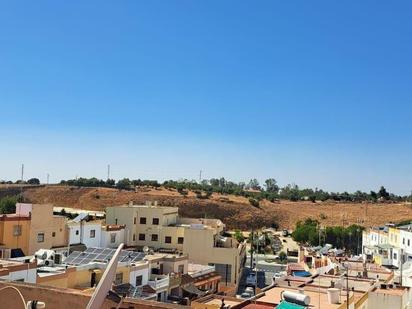 Exterior view of House or chalet for sale in Alcalá de Guadaira  with Terrace and Storage room