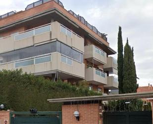 Exterior view of Attic for sale in Pozuelo de Alarcón  with Air Conditioner, Terrace and Swimming Pool