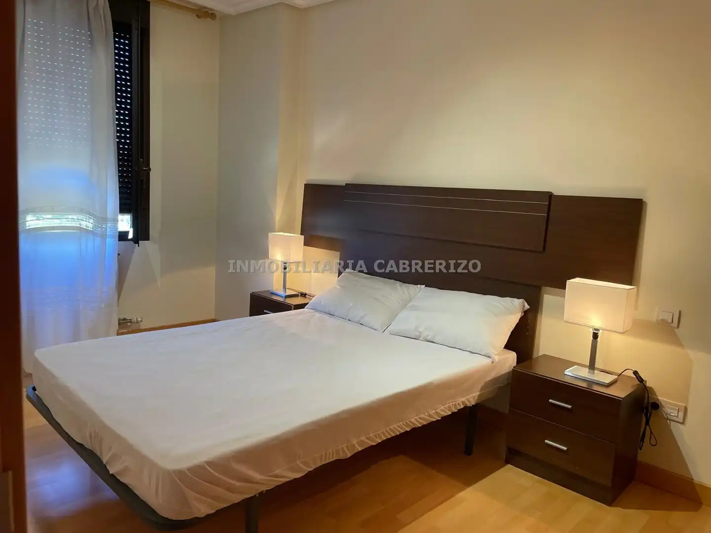 Dormitori de Apartament de lloguer en  Logroño amb Calefacció, Parquet i Terrassa