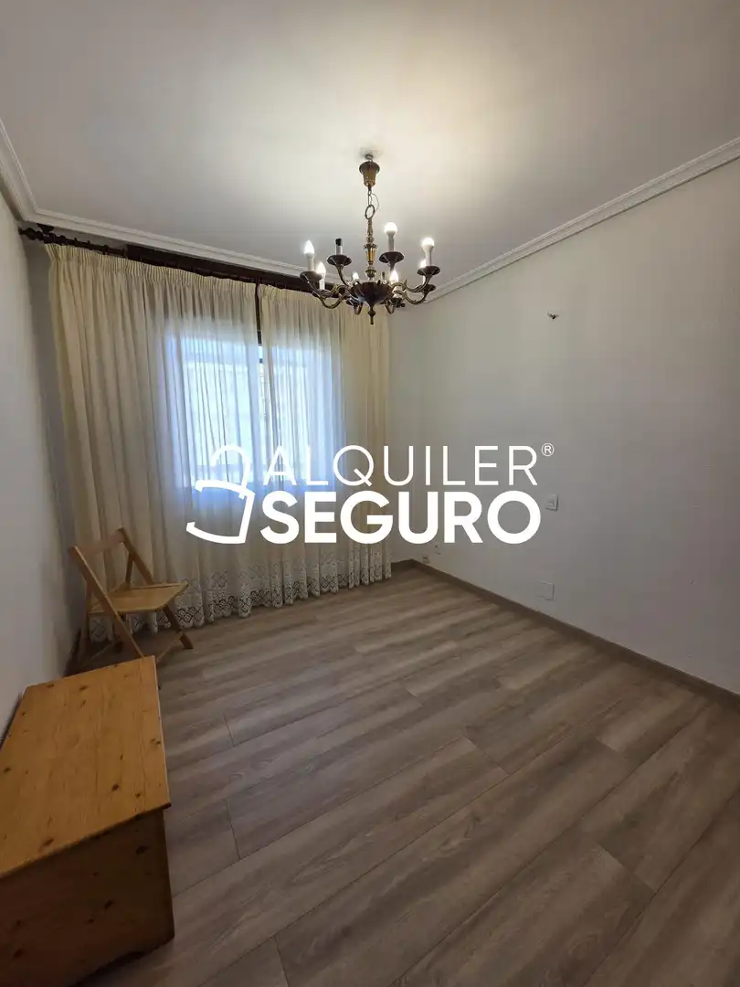 Schlafzimmer von Wohnung zur Miete in Burgos mit Heizung, Terrasse und Möbliert